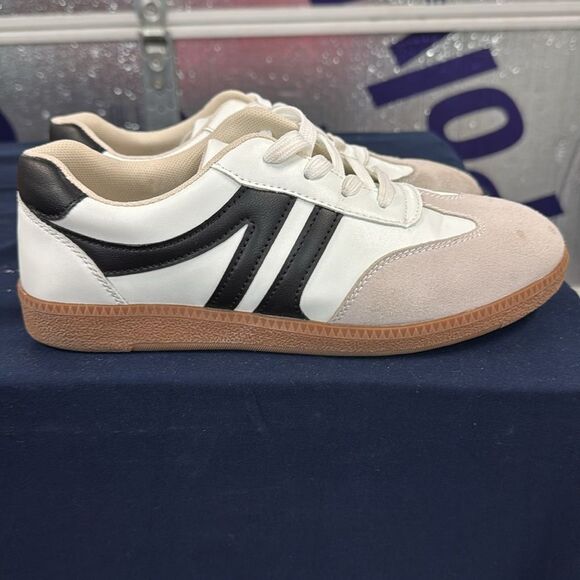 White and Black casual Sneakers- size 8- practically new! Worn once! - Picture 4 of 6